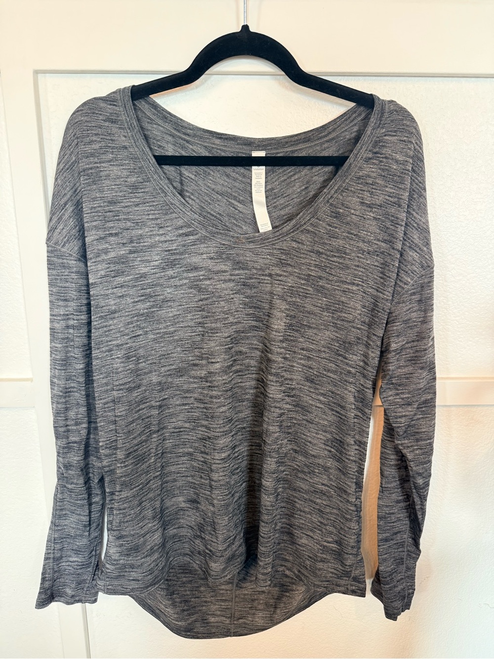 lululemon athletica Heathered Gray Long Sleeve Scoop Neck Top